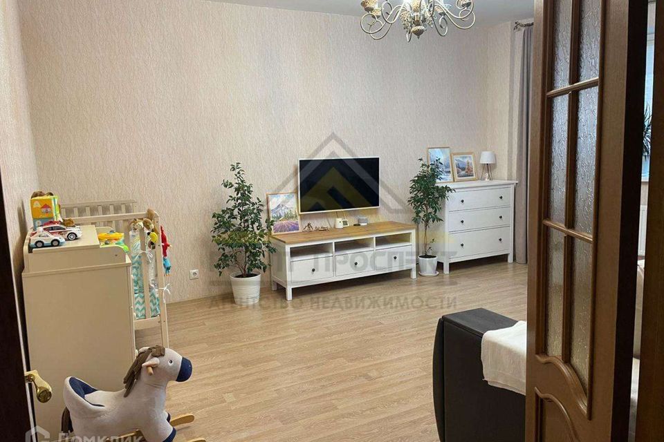 Продаётся 1-комнатная квартира, 58 м²