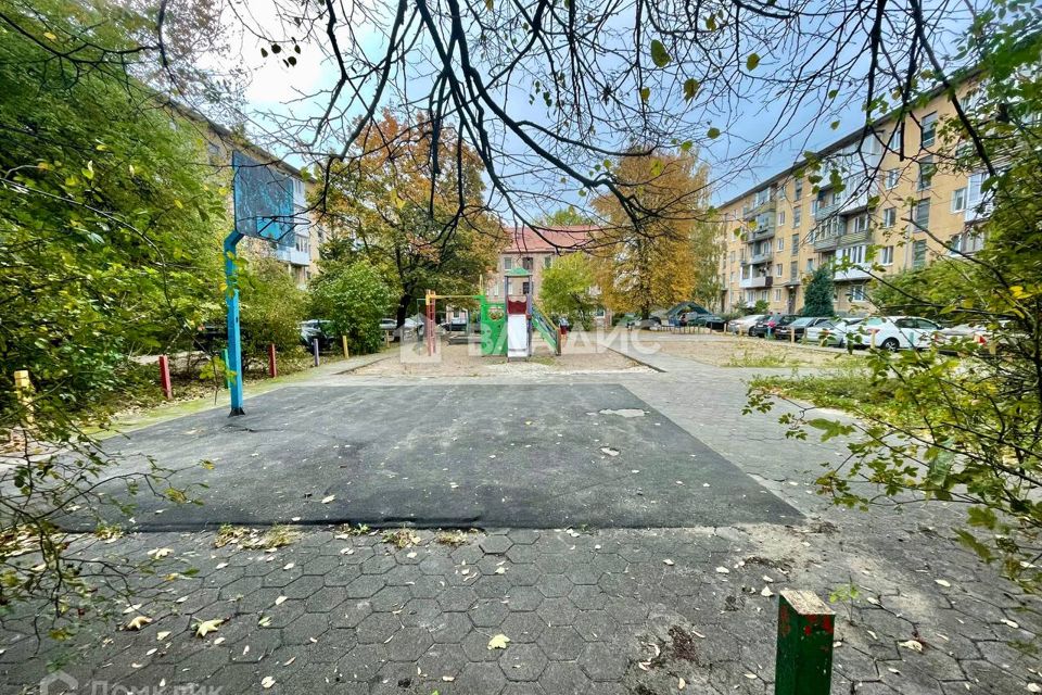 Продаётся 4-комнатная квартира, 62.9 м²