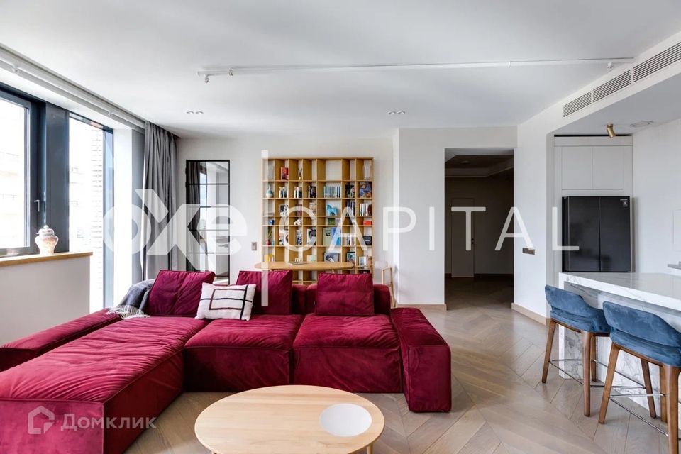 Продаётся 4-комнатная квартира, 145 м²