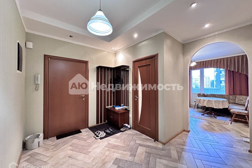 Продаётся 3-комнатная квартира, 101.3 м²