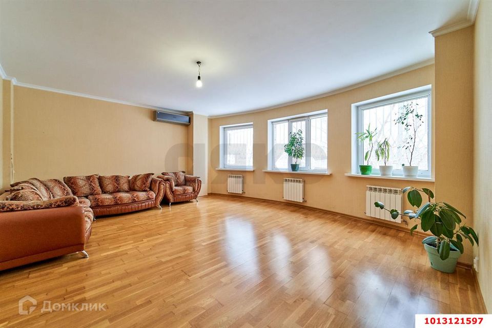 Продаётся 3-комнатная квартира, 117 м²