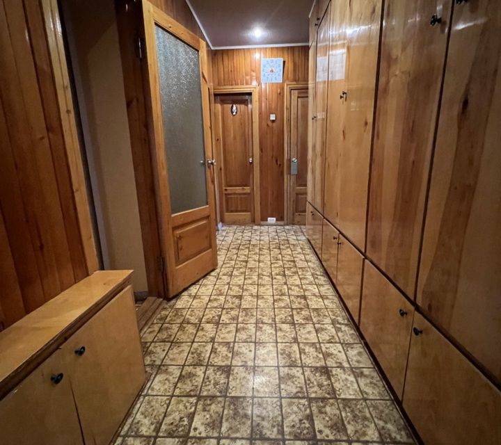 Продаётся 4-комнатная квартира, 82 м²