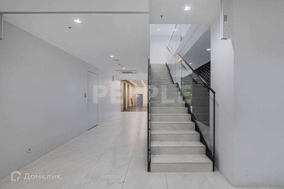 Продаётся 5-комнатная квартира, 219.2 м²