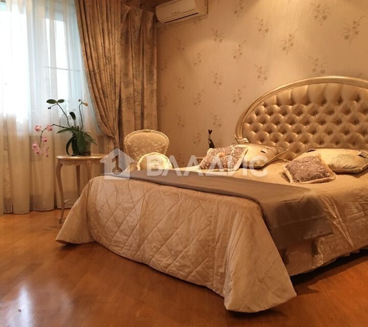 Продаётся 4-комнатная квартира, 162.9 м²