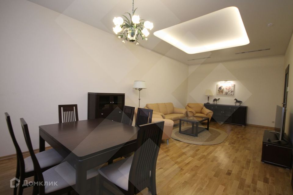 Сдаётся 3-комнатная квартира, 151 м²