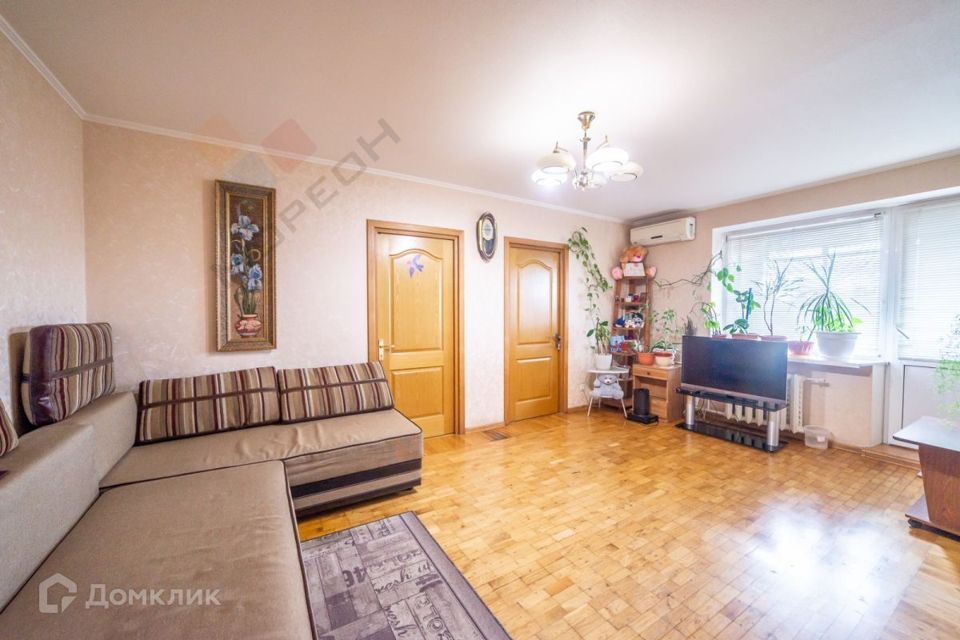 Продаётся 4-комнатная квартира, 63.7 м²