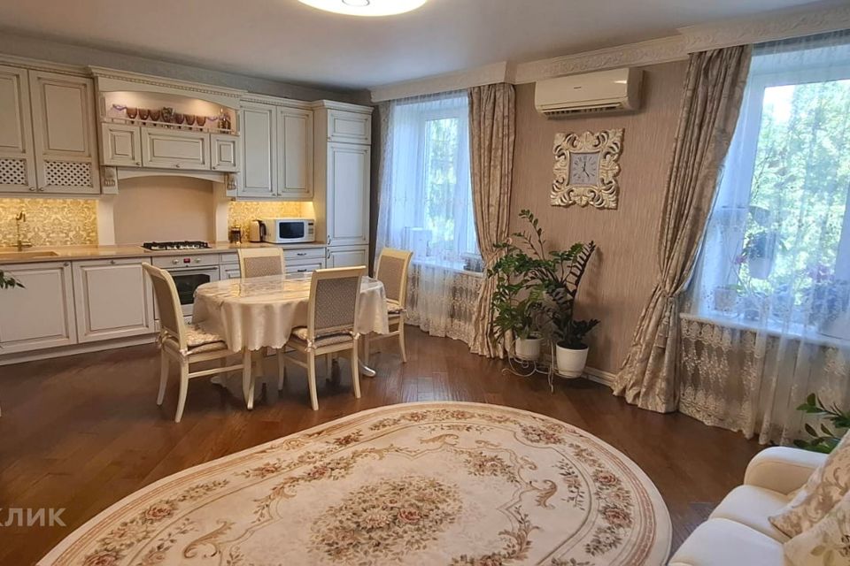 Продаётся 3-комнатная квартира, 82.3 м²
