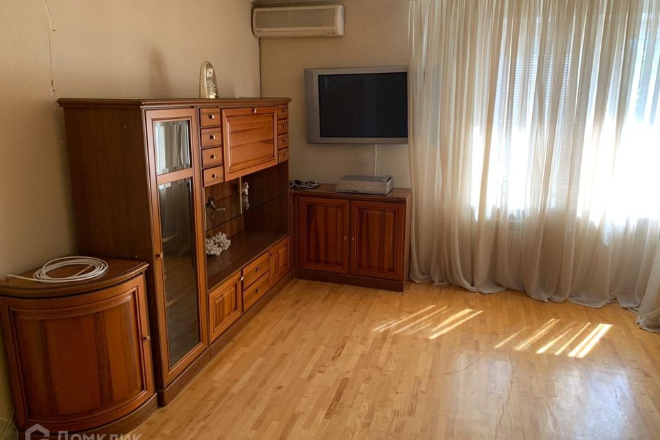 Продаётся 4-комнатная квартира, 111 м²
