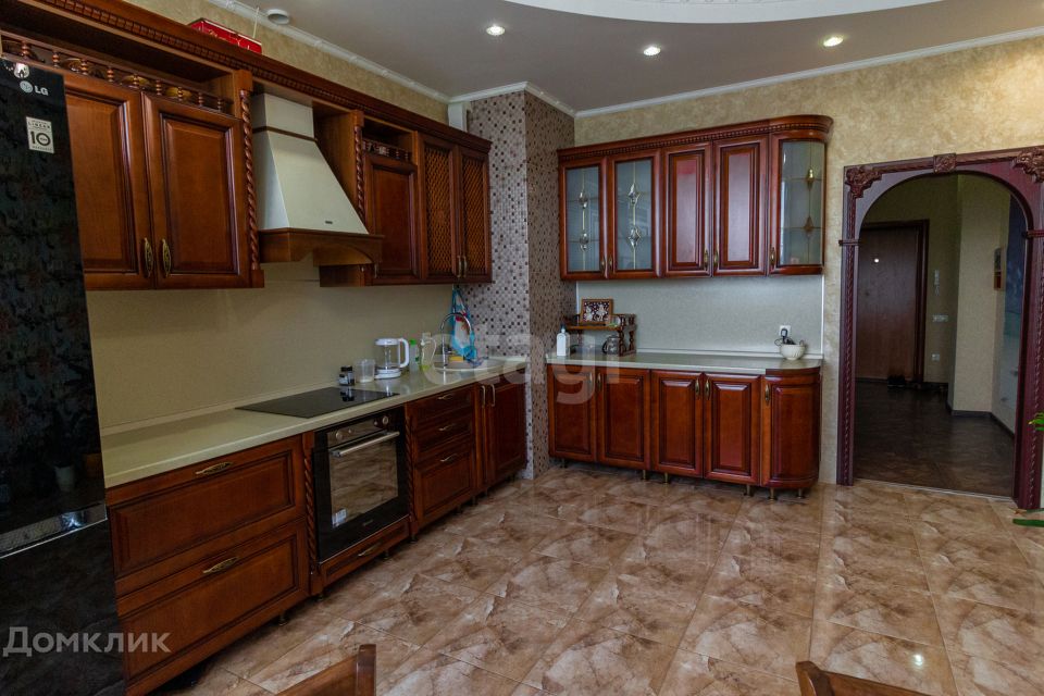 Продаётся 2-комнатная квартира, 108.6 м²