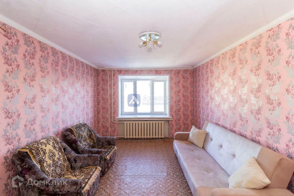 Продаётся комната в 8-комн. квартире, 25.8 м²