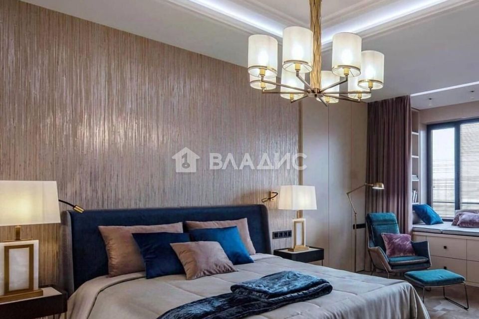 Продаётся 4-комнатная квартира, 172 м²