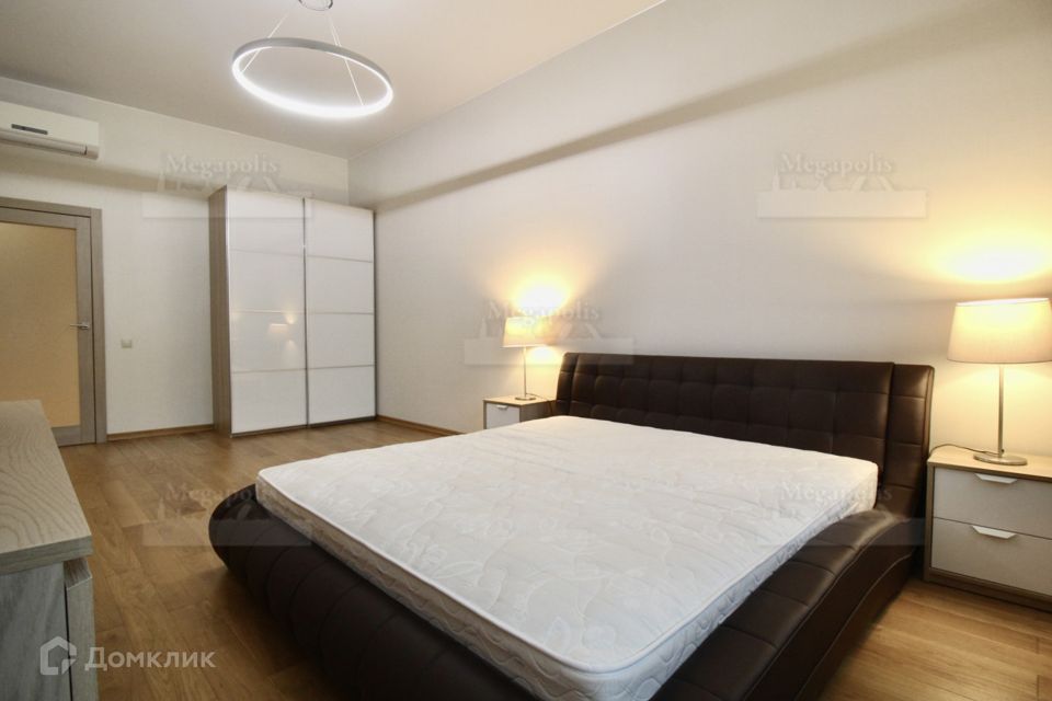 Сдаётся 3-комнатная квартира, 138 м²