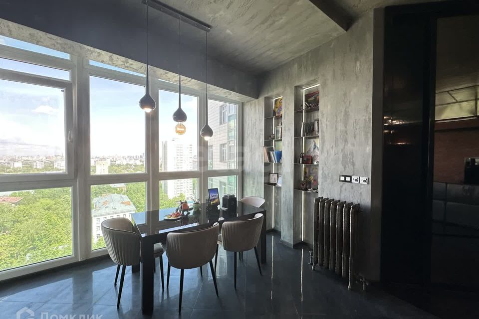 Продаётся 5-комнатная квартира, 214 м²