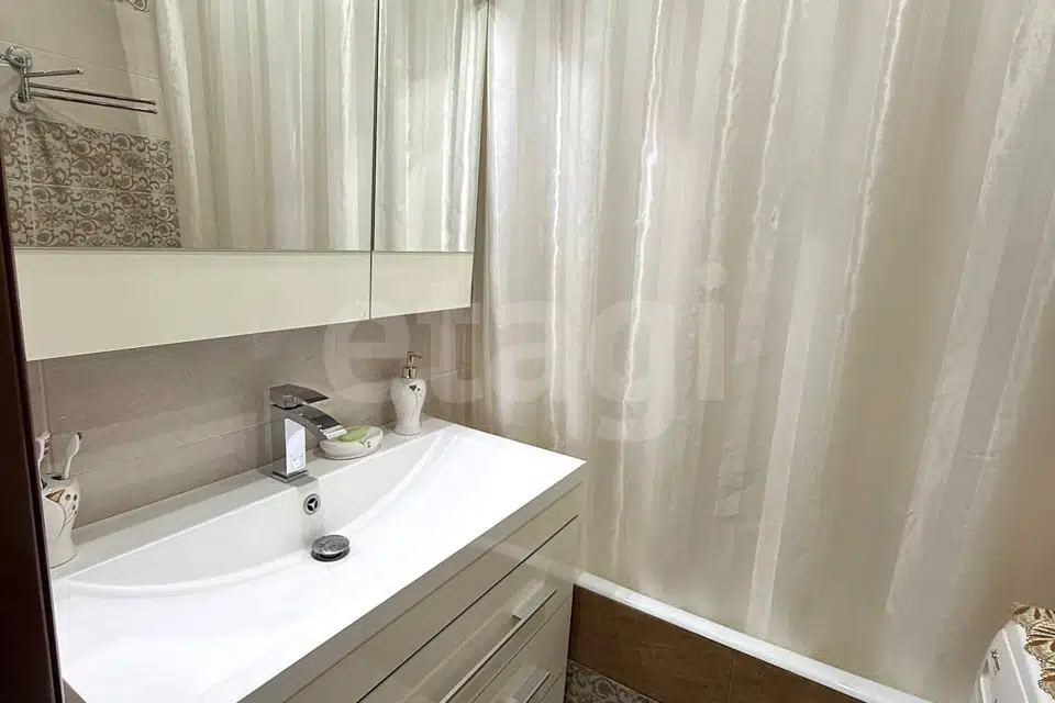 Продаётся 2-комнатная квартира, 60.5 м²