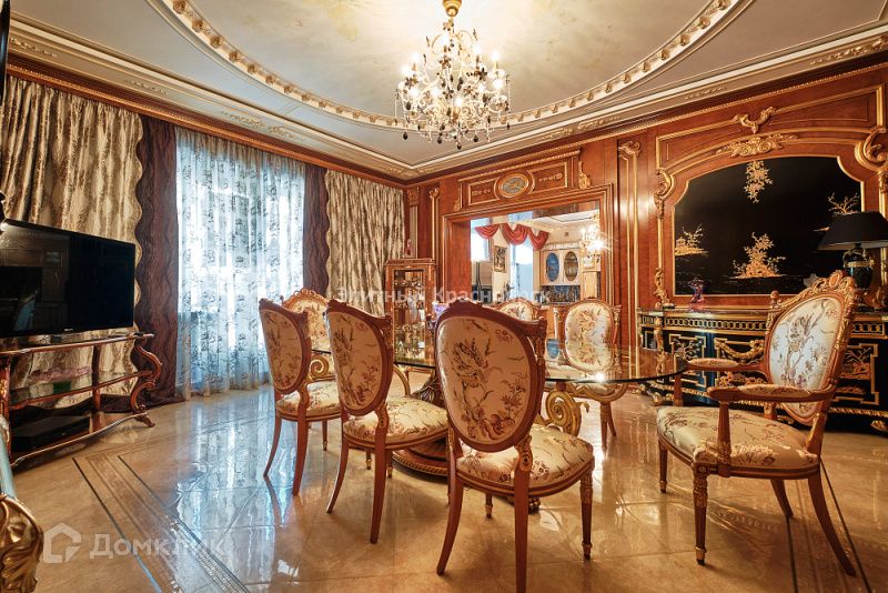 Сдаётся 5-комнатная квартира, 270 м²