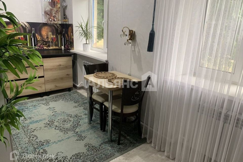 Продаётся 3-комнатная квартира, 42.4 м²