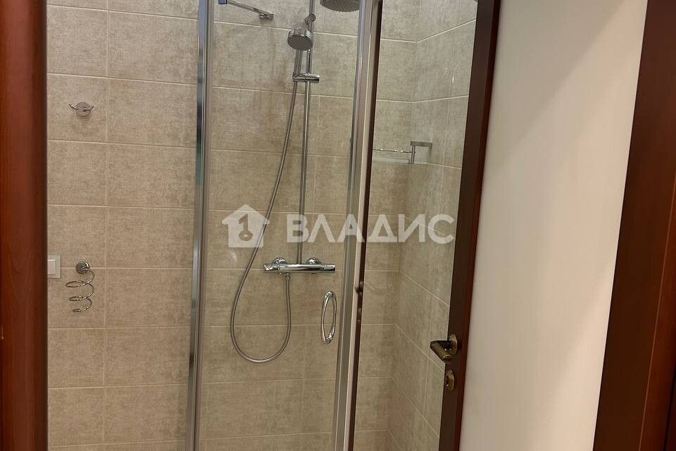 Продаётся 1-комнатная квартира, 97 м²