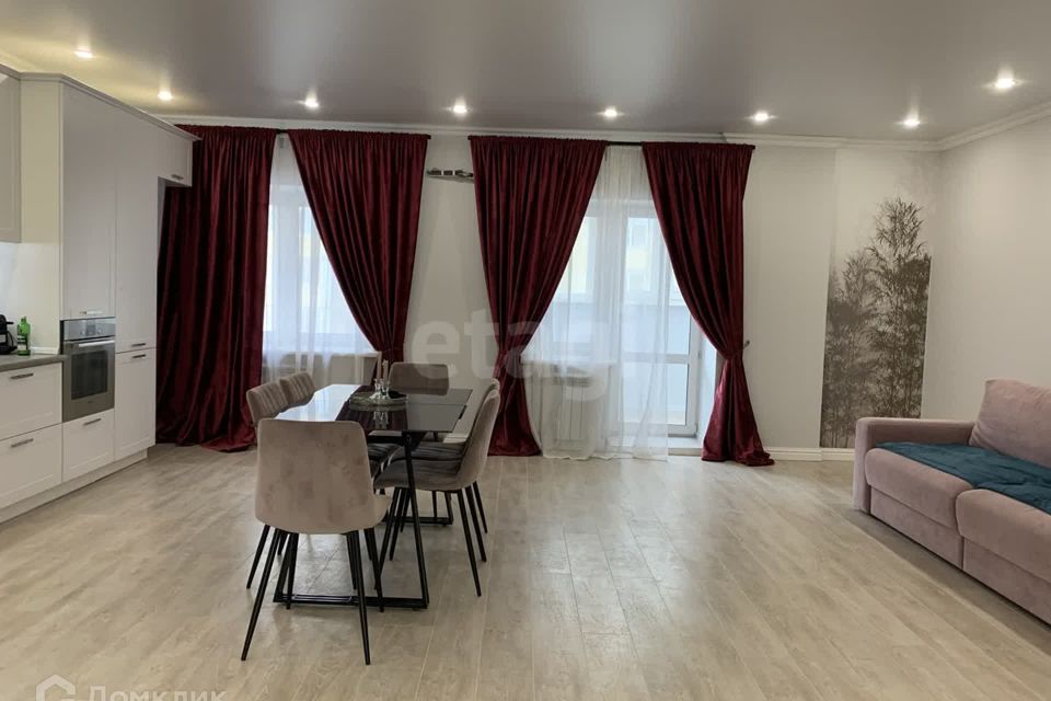 Продаётся 3-комнатная квартира, 107.6 м²