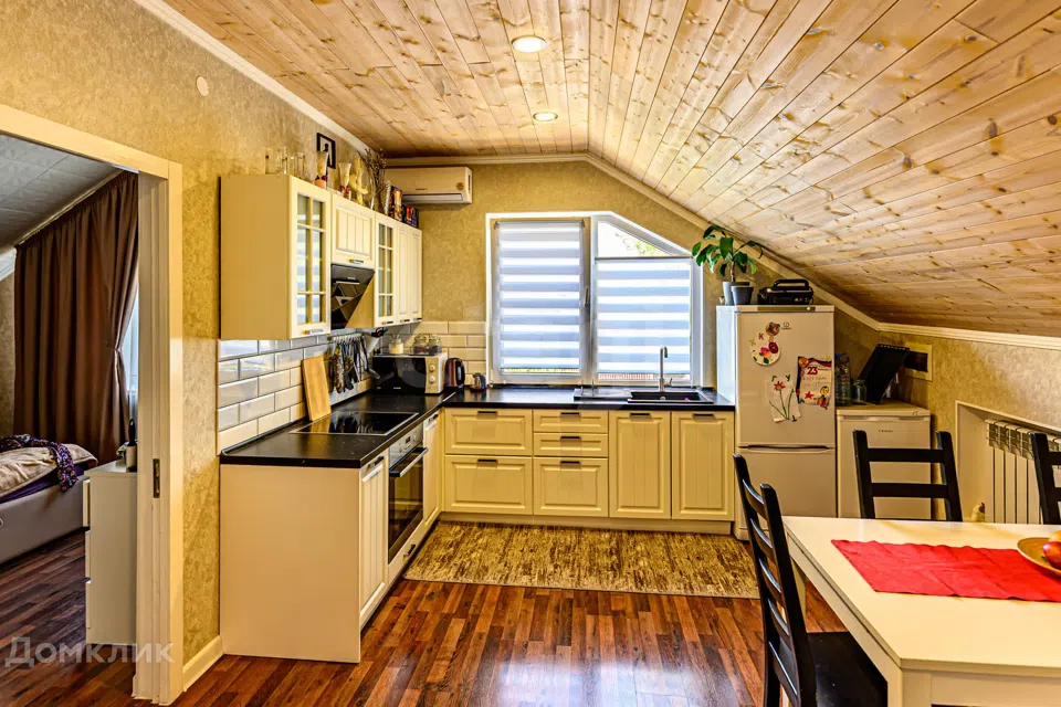 Продаётся 2-этажный дом, 233.9 м²