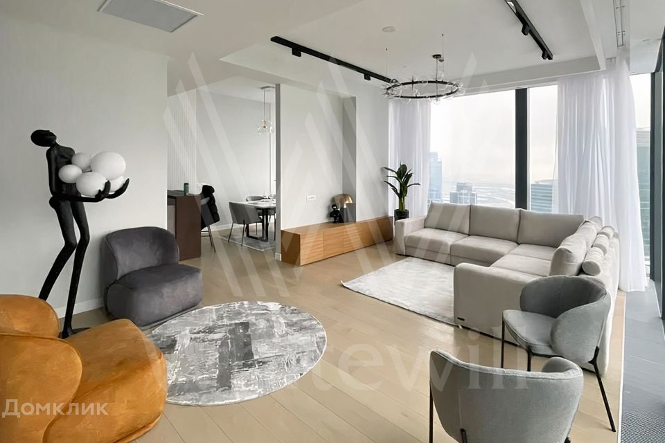 Продаётся 3-комнатная квартира, 126.3 м²