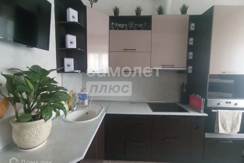Продаётся 4-комнатная квартира, 105 м²