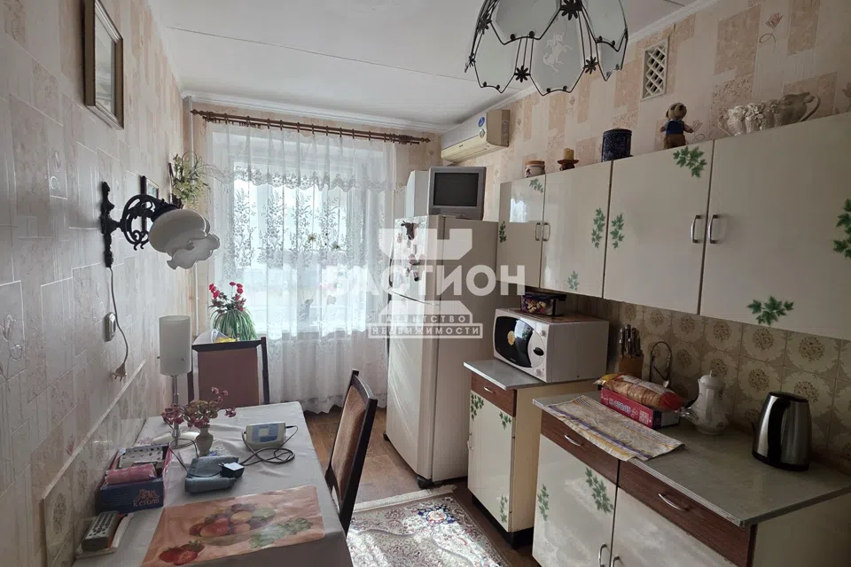 Продаётся 4-комнатная квартира, 100 м²