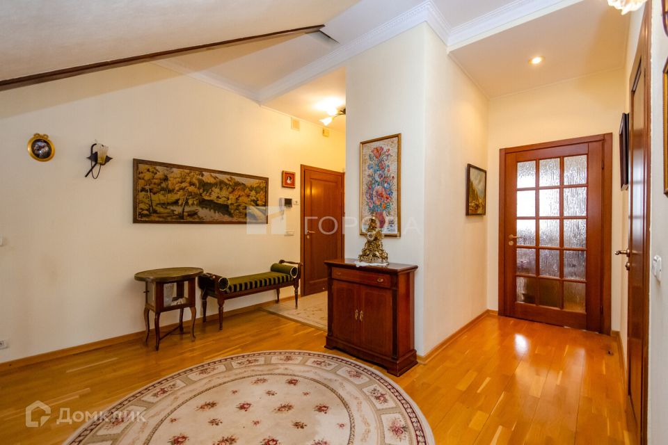 Продаётся 7-комнатная квартира, 240.9 м²