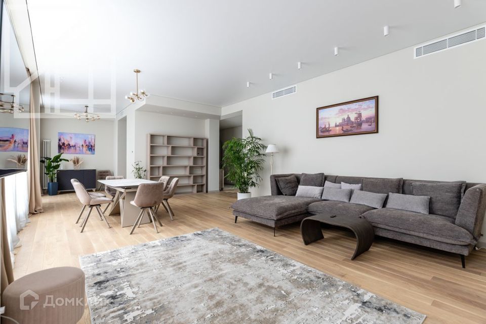 Сдаётся 3-комнатная квартира, 178 м²