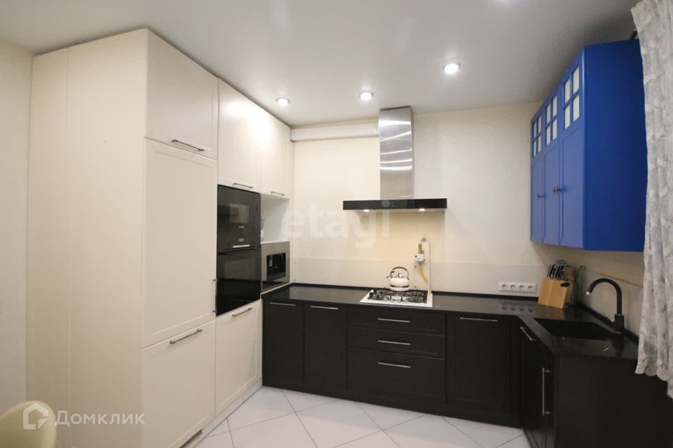 Продаётся 2-комнатная квартира, 70.3 м²