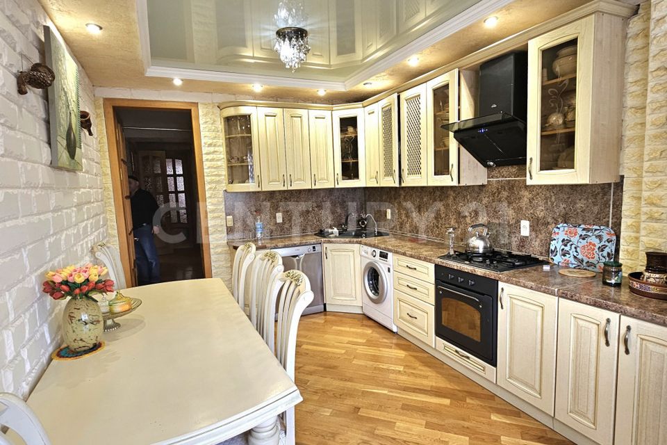 Продаётся 3-комнатная квартира, 110 м²