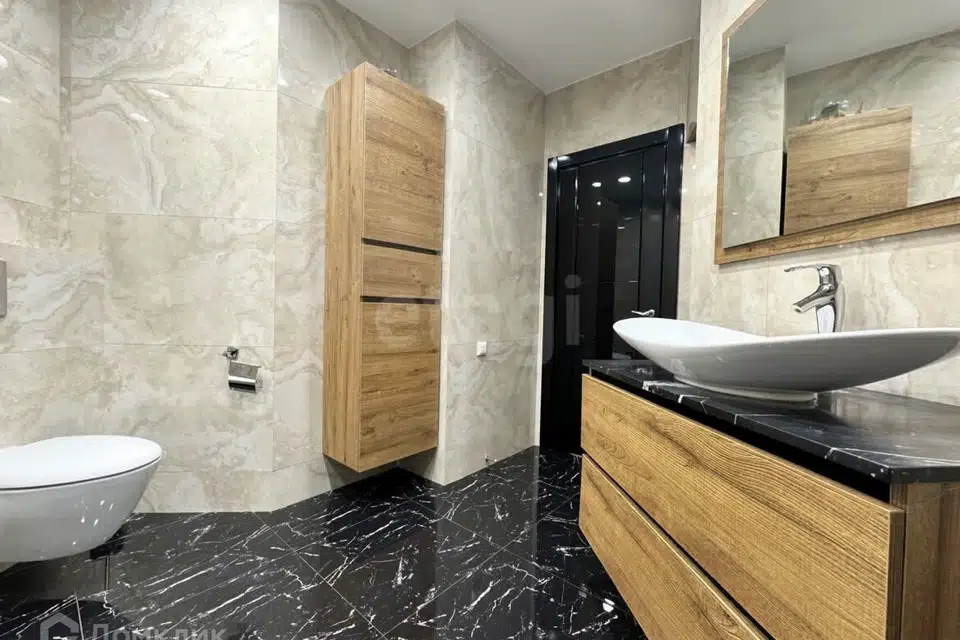 Продаётся 3-комнатная квартира, 127 м²