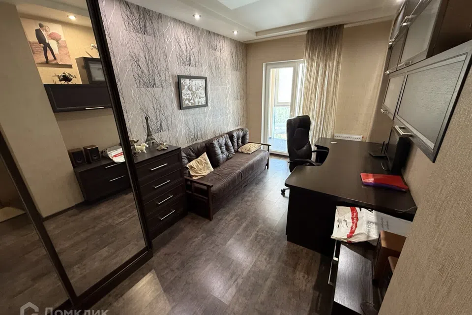 Продаётся 4-комнатная квартира, 126 м²