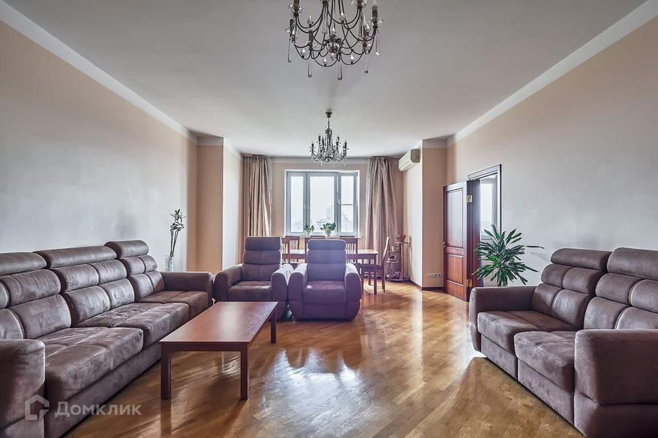 Продаётся 5-комнатная квартира, 180.1 м²