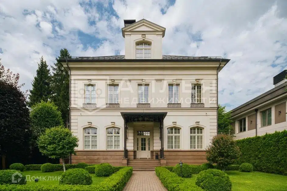 Продаётся 3-этажный дом, 1211 м²