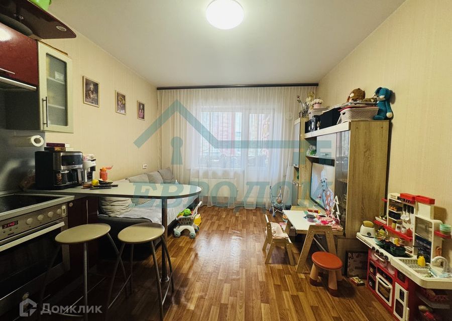 Продаётся 1-комнатная квартира, 42.8 м²