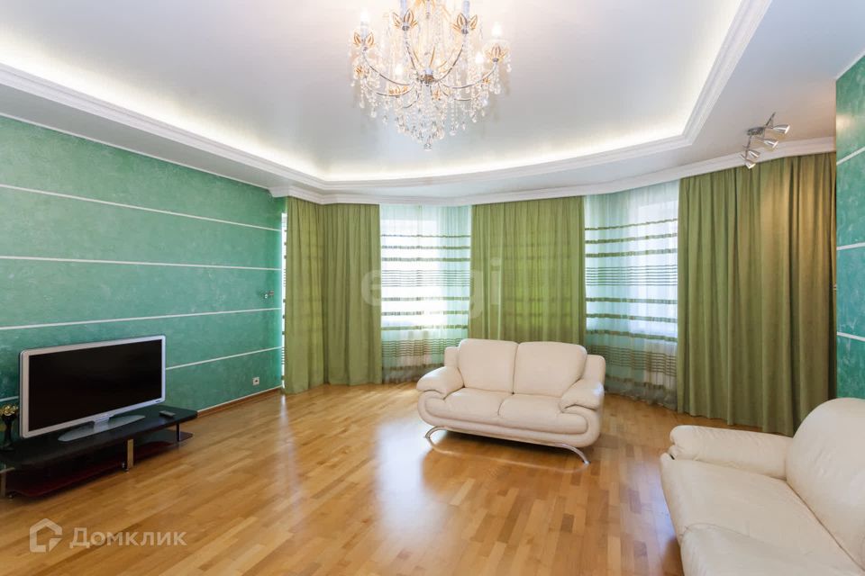 Продаётся 3-комнатная квартира, 145.1 м²