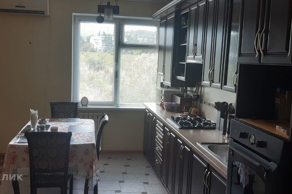 Продаётся 1-комнатная квартира, 75.3 м²