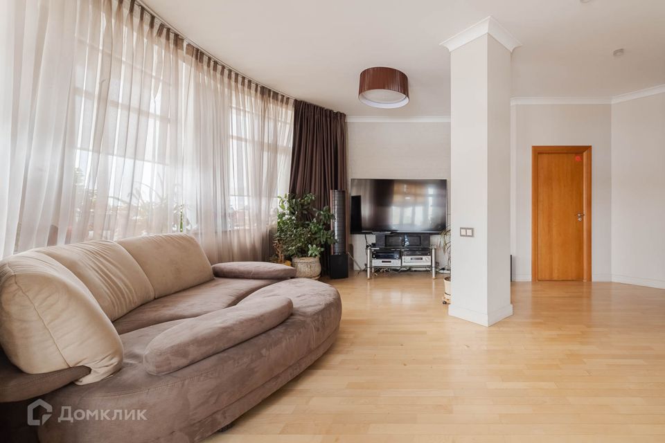 Продаётся 5-комнатная квартира, 173 м²