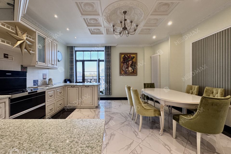 Продаётся 5-комнатная квартира, 175.2 м²