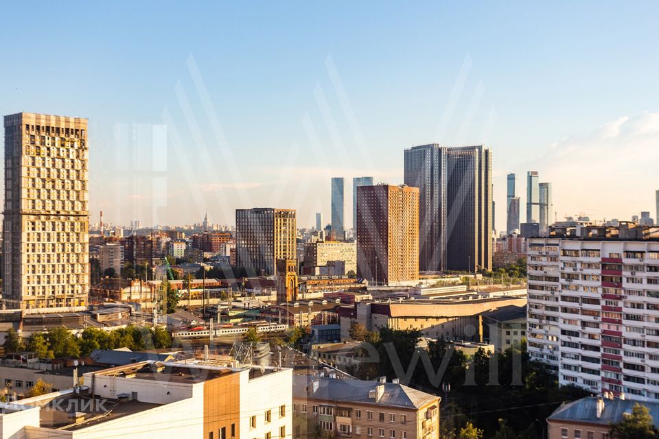 Продаётся 4-комнатная квартира, 180 м²