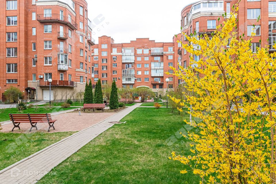 Продаётся 2-комнатная квартира, 130 м²