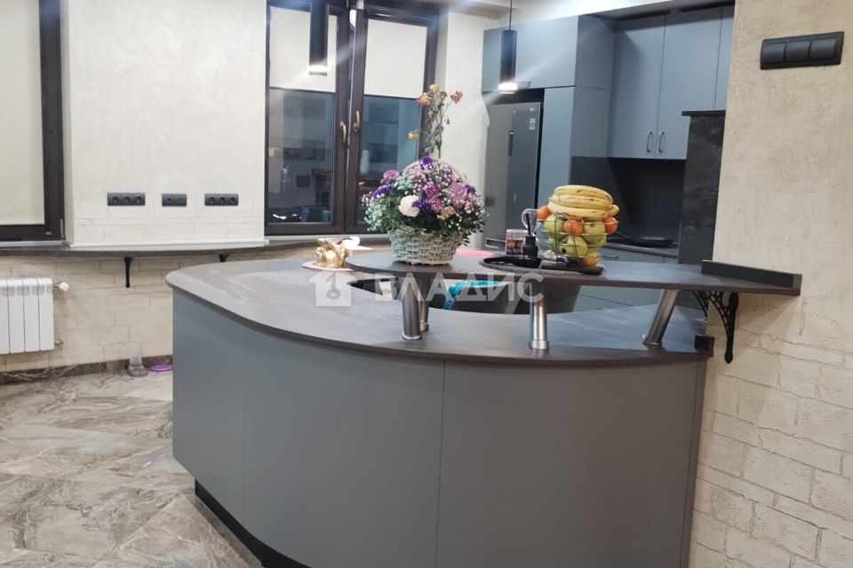 Продаётся 3-комнатная квартира, 108 м²