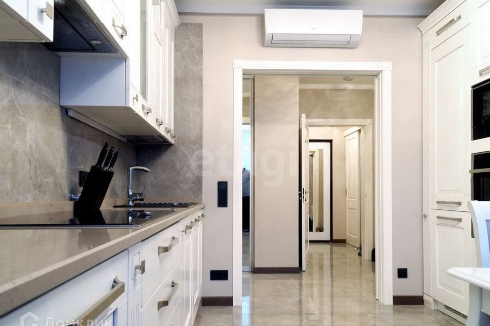 Продаётся 4-комнатная квартира, 107 м²