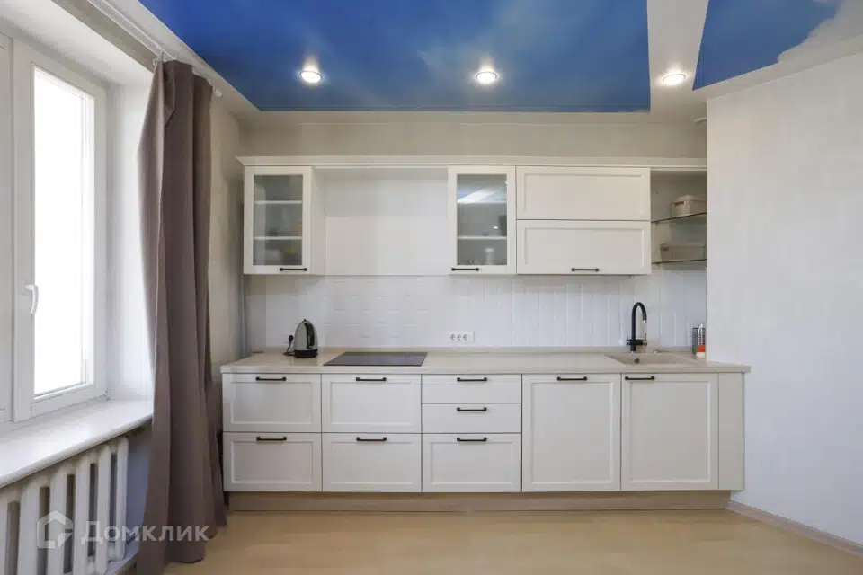 Продаётся 4-комнатная квартира, 147.9 м²