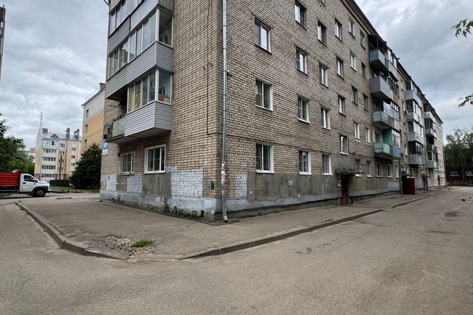 Продаётся 4-комнатная квартира, 60 м²