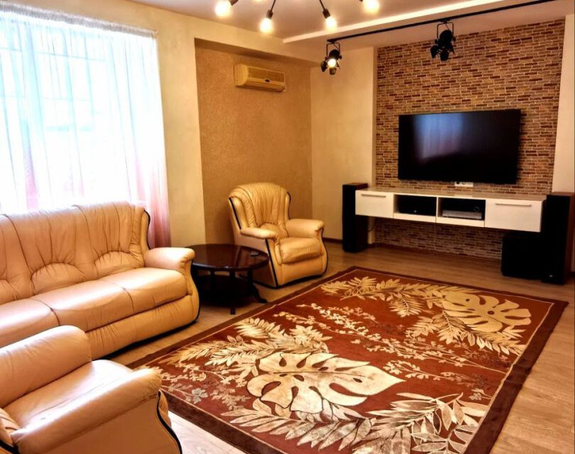 Продаётся 3-комнатная квартира, 138.3 м²