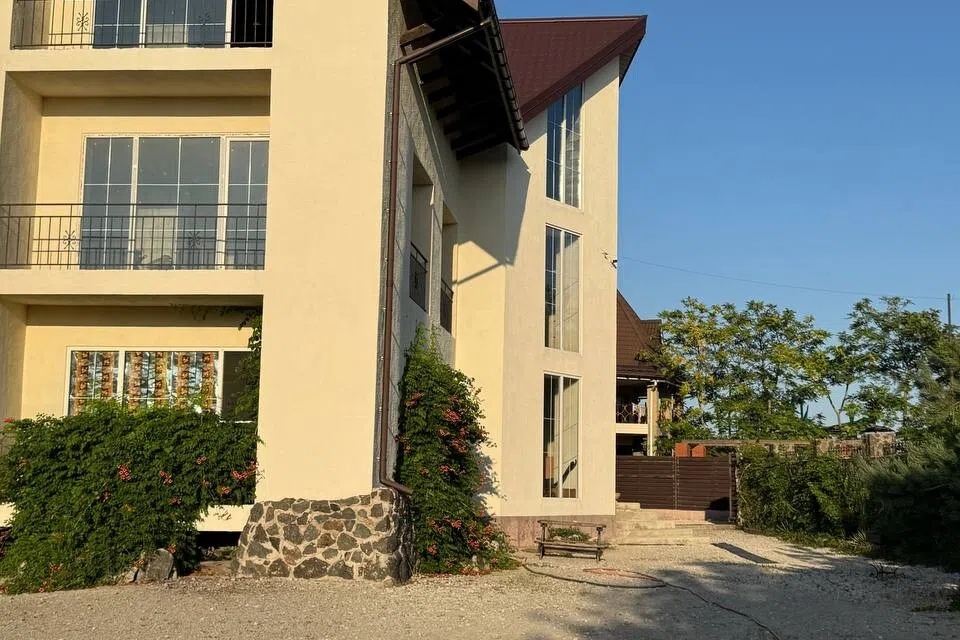 Продаётся 3-этажный дом, 500 м²