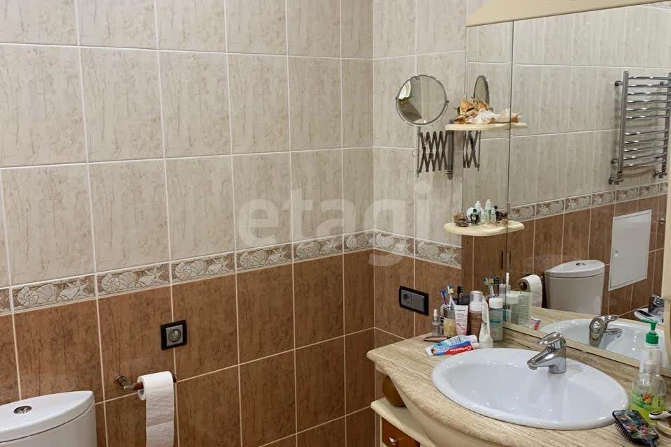 Продаётся 3-комнатная квартира, 157.4 м²