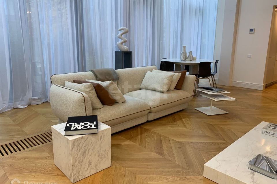 Продаётся 5-комнатная квартира, 290 м²