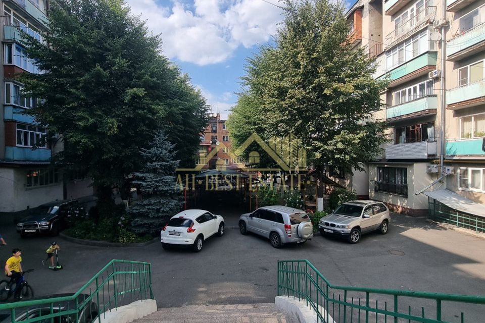 Продаётся 3-комнатная квартира, 80 м²